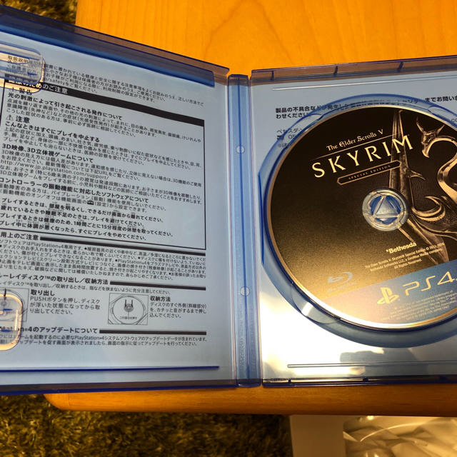 PlayStation4(プレイステーション4)のThe Elder Scrolls V： Skyrim Special Edit エンタメ/ホビーのゲームソフト/ゲーム機本体(家庭用ゲームソフト)の商品写真