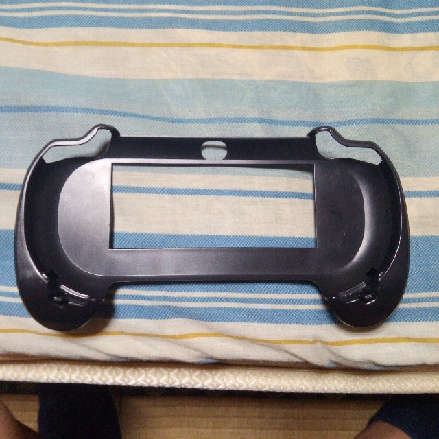 PlayStation Vita - psvita 2000 本体+メモリーカード+専用グリップ ...