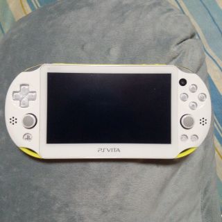 PlayStation Vita - psvita 2000 本体+メモリーカード+専用グリップ ...