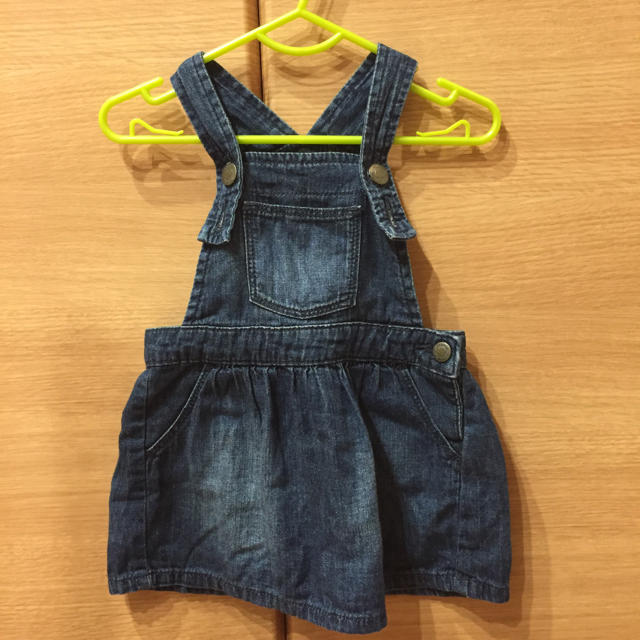 babyGAP(ベビーギャップ)のベビーギャップ デニムジャンバースカート 80 キッズ/ベビー/マタニティのベビー服(~85cm)(ワンピース)の商品写真