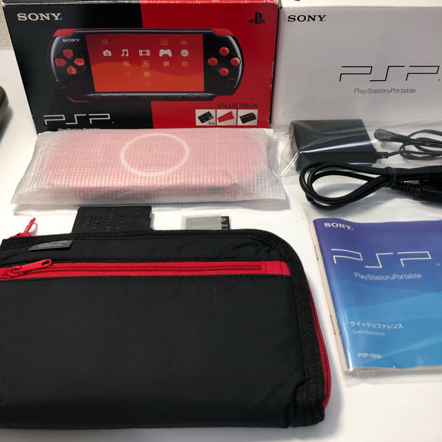 PlayStation Portable(プレイステーションポータブル)の★極美品 PSP 3000 レッド／ブラック VALUE PACK エンタメ/ホビーのゲームソフト/ゲーム機本体(携帯用ゲーム機本体)の商品写真