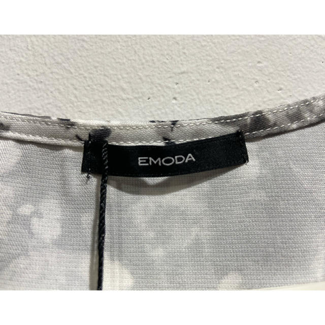 EMODA(エモダ)のエモダEMODA タンクトップ トップス ノースリーブ花柄　定価4480円 レディースのトップス(タンクトップ)の商品写真