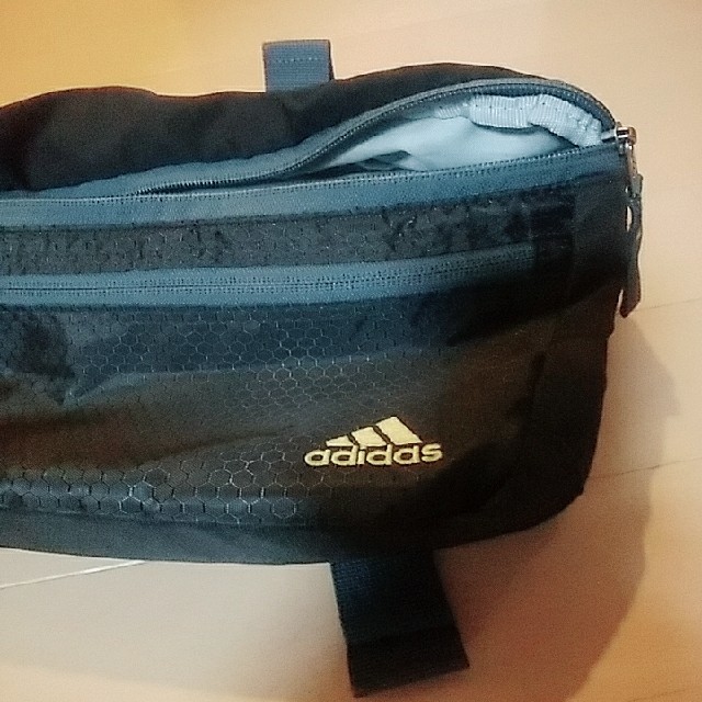 adidas(アディダス)のadidas アディダス ウエストポーチ 黒 メンズのバッグ(ウエストポーチ)の商品写真