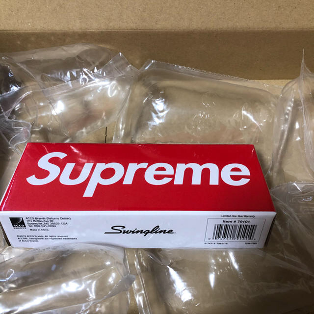 Supreme(シュプリーム)のSupreme Swingline Stapler シュプリーム ホッチキス インテリア/住まい/日用品の文房具(その他)の商品写真