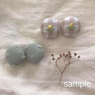 プティマイン(petit main)のハンドメイドヘアゴム 花刺繍(ファッション雑貨)