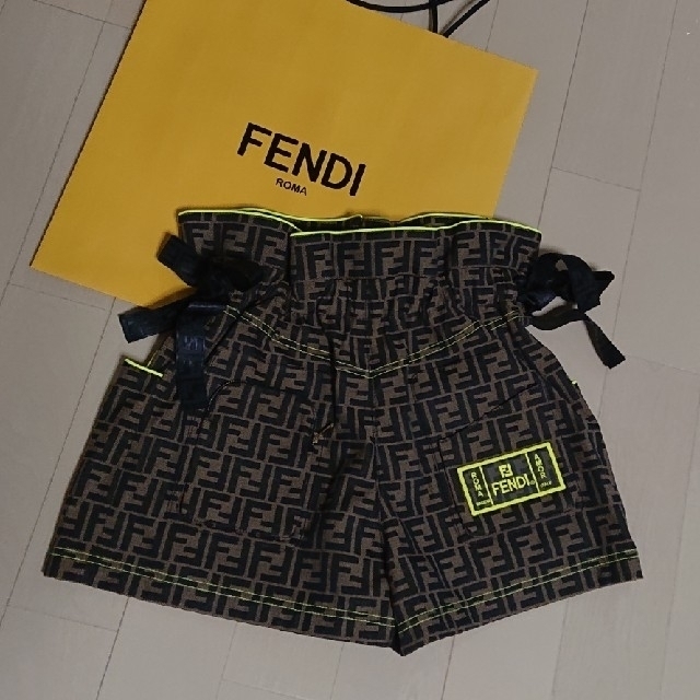 FENDI(フェンディ)のFENDIパンツ レディースのパンツ(ショートパンツ)の商品写真