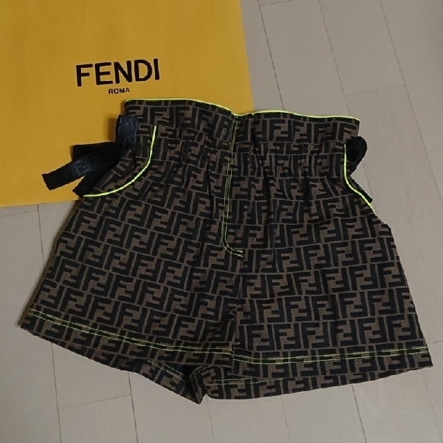 FENDI(フェンディ)のFENDIパンツ レディースのパンツ(ショートパンツ)の商品写真
