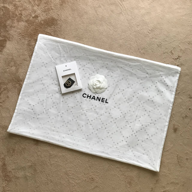 CHANEL(シャネル)のCHANEL♡保存袋  白  1枚  大判 レディースのバッグ(ショップ袋)の商品写真