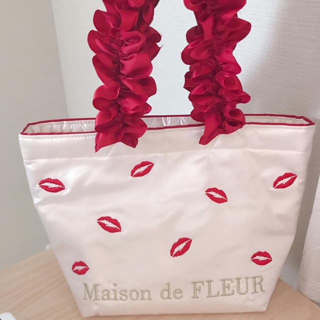 Maison de FLEUR(メゾンドフルール)のMaison de FLEUR 唇バック💋 レディースのバッグ(ハンドバッグ)の商品写真