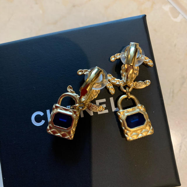 CHANEL(シャネル)の美品　シャネルcocoマーク　スイング♥︎ビジュー♥︎イヤリング   レディースのアクセサリー(イヤリング)の商品写真