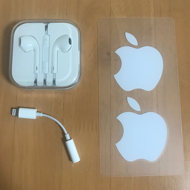 Apple(アップル)のApple イヤホン スマホ/家電/カメラのオーディオ機器(ヘッドフォン/イヤフォン)の商品写真