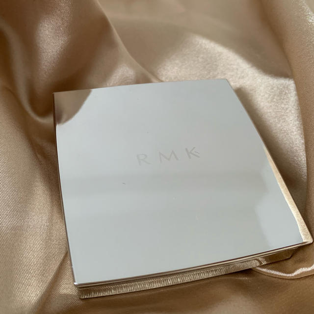 RMK(アールエムケー)のRMK ゴールドインプレッション イルミネーター コスメ/美容のベースメイク/化粧品(フェイスカラー)の商品写真