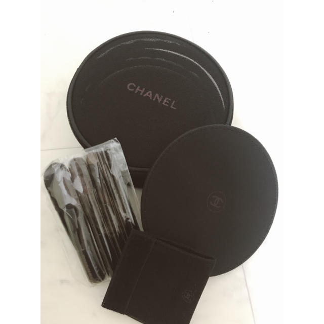 CHANEL(シャネル)のCHANELミニブラシ5本ミラーセット コスメ/美容のメイク道具/ケアグッズ(ブラシ・チップ)の商品写真