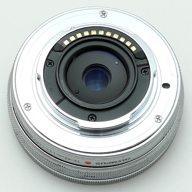 OLYMPUS(オリンパス)のオリンパス14-42EZシルバー スマホ/家電/カメラのカメラ(レンズ(ズーム))の商品写真