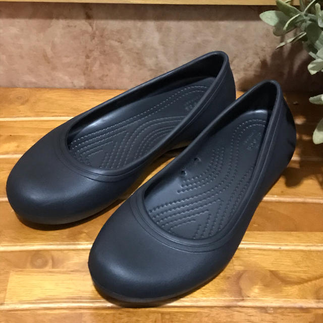 crocs(クロックス)のクロックス　アットワークフラット　ブラック　W6 レディースの靴/シューズ(バレエシューズ)の商品写真