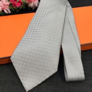 エルメス(Hermes)の新品 エルメス♡ネクタイ♡ライトグレー(ネクタイ)