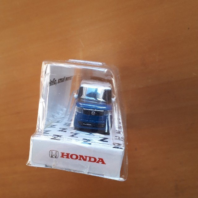 ホンダ(ホンダ)のHONDA N BOX+  LEDライトキーホルダー 非売品 新品 エンタメ/ホビーのおもちゃ/ぬいぐるみ(ミニカー)の商品写真