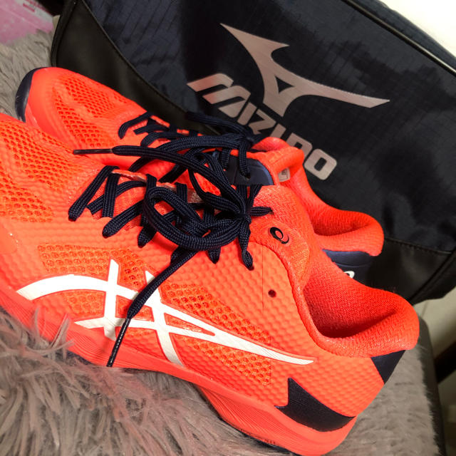 asics(アシックス)の今日中に売れなければ消します❗️バレーボールシューズ スポーツ/アウトドアのスポーツ/アウトドア その他(バレーボール)の商品写真