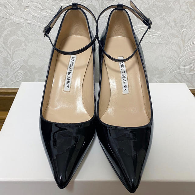 MANOLO BLAHNIK(マノロブラニク)のManolo Blahnik マノロブラニク  ハンギシ　ストラップパンプス レディースの靴/シューズ(ハイヒール/パンプス)の商品写真