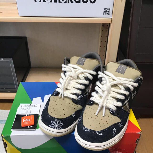 NIKE(ナイキ)のTRAVIS SCOTT × NIKE SB DUNK LOW   メンズの靴/シューズ(スニーカー)の商品写真