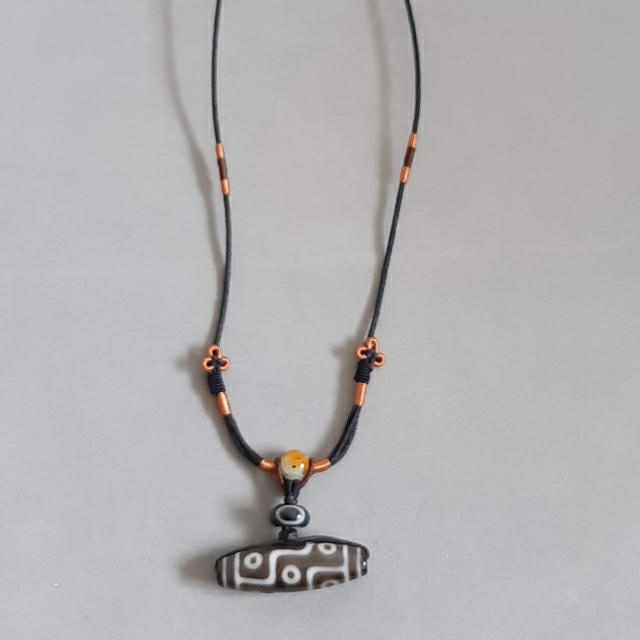 チベットジービーズ・西蔵天珠 至純天珠 九眼天珠ネックレス ハンドメイドのアクセサリー(ネックレス)の商品写真