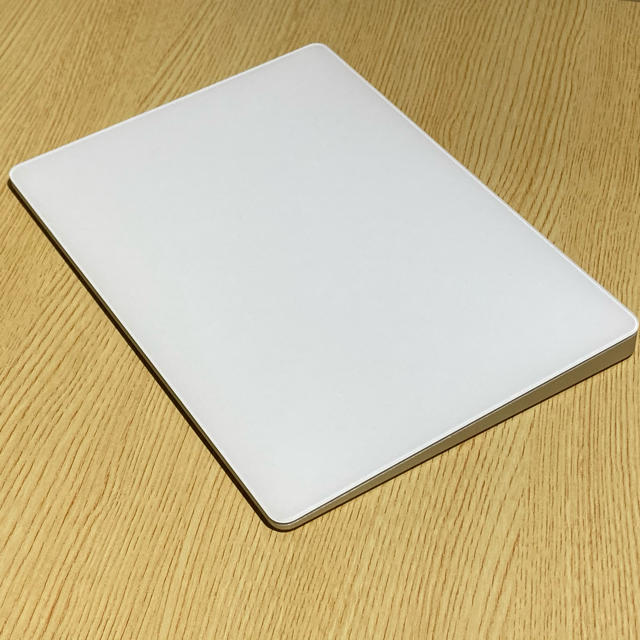 Apple(アップル)の【美品】Magic Trackpad 2 - シルバー スマホ/家電/カメラのPC/タブレット(PC周辺機器)の商品写真