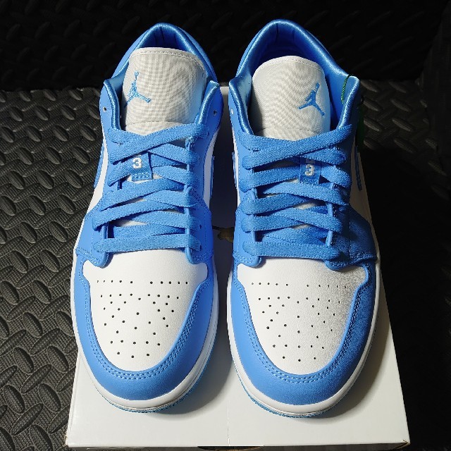 NIKE WMNS AIR JORDAN 1 LOW UNC 1