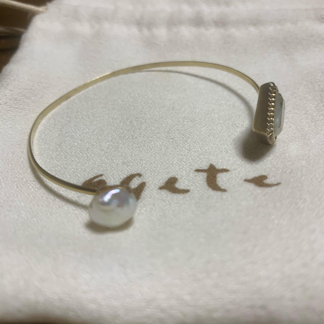 agete(アガット)のagate バングル レディースのアクセサリー(ブレスレット/バングル)の商品写真