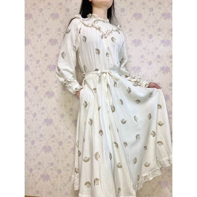 70年代 金色の花柄が可愛いフリルワンピース の通販 By Reverie Vintage ラクマ