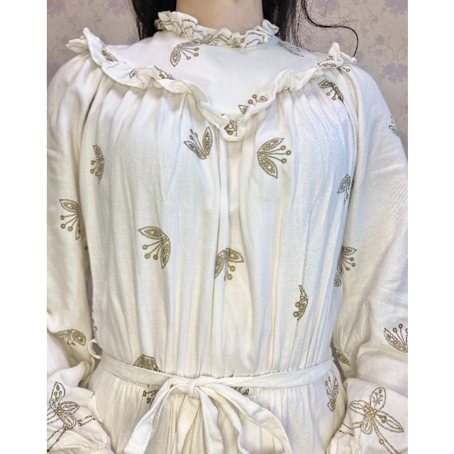 70年代 金色の花柄が可愛いフリルワンピース の通販 By Reverie Vintage ラクマ