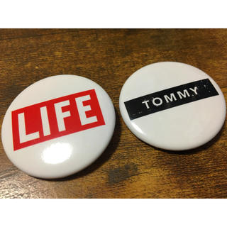 トミー(TOMMY)の【TOMMY】×【LIFE】コラボ缶バッジ(バッジ/ピンバッジ)