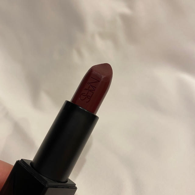 NARS(ナーズ)のNARS オーデイシャスリップスティック コスメ/美容のベースメイク/化粧品(口紅)の商品写真