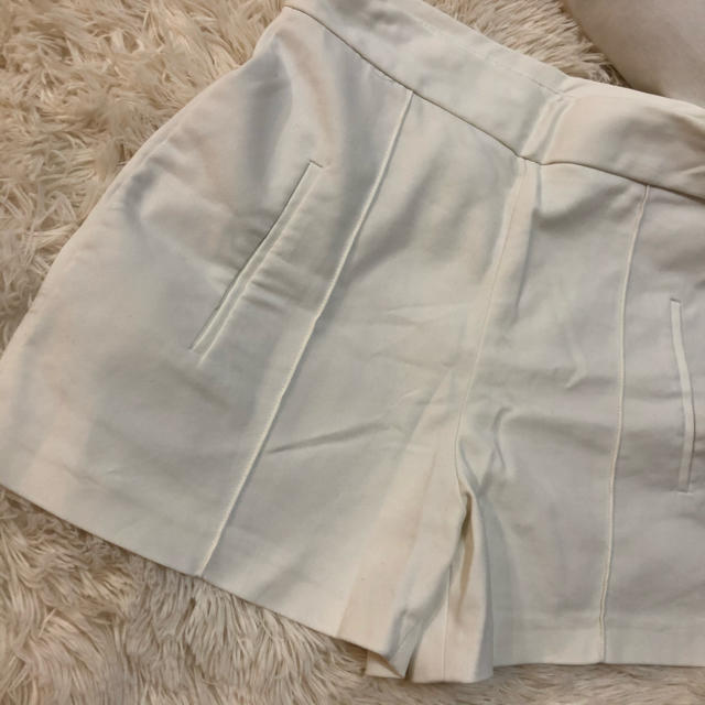 ZARA(ザラ)のZARA ハイウエスト　ショートパンツ レディースのパンツ(ショートパンツ)の商品写真