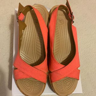 クロックス(crocs)のサンダル　クロックス　（限定色）（期間限定最終値下げ）(サンダル)