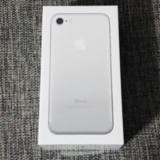 アップル(Apple)のiPhone 7 Silver 32GB docomo(スマートフォン本体)