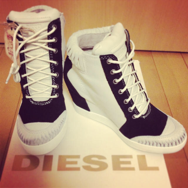 売り切り！DIESEL スニーカー