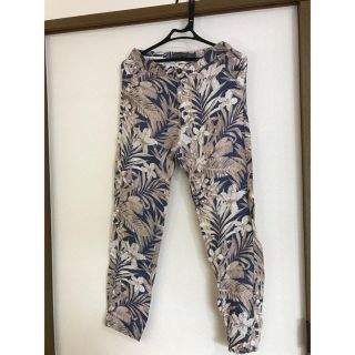 ザラ(ZARA)の【再値下げしました！】zaraman メンズパンツ夏素材　ハイビスカス柄　ブルー(その他)