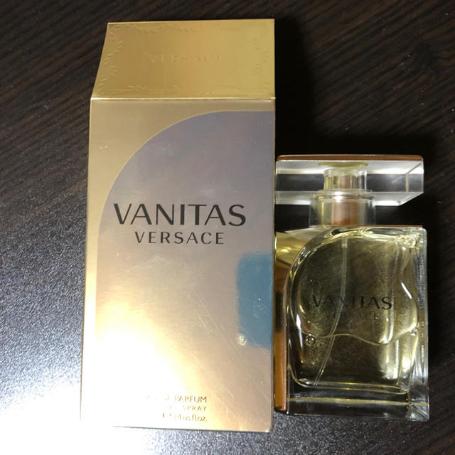 VERSACE(ヴェルサーチ)の【即購入・翌日発送】ヴェルサーチ EAU DE PARFUM 香水 コスメ/美容の香水(香水(女性用))の商品写真