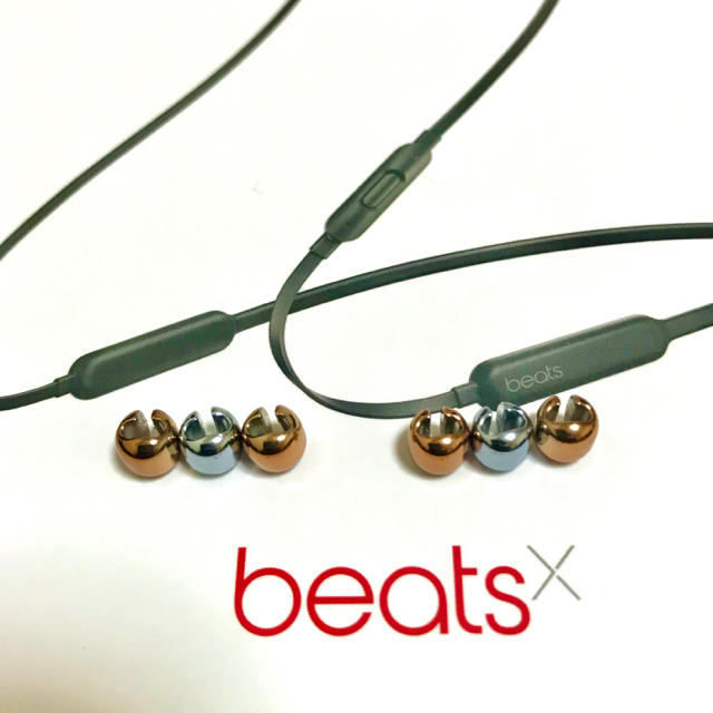 Beats by Dr Dre(ビーツバイドクタードレ)のbeatsx sacai Fragment ビーズ ゴールド4 シルバー2 スマホ/家電/カメラのオーディオ機器(ヘッドフォン/イヤフォン)の商品写真