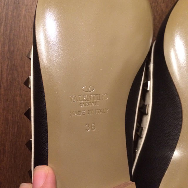 VALENTINO(ヴァレンティノ)の未使用♡スタッズパンプス フラット✨ レディースの靴/シューズ(ハイヒール/パンプス)の商品写真