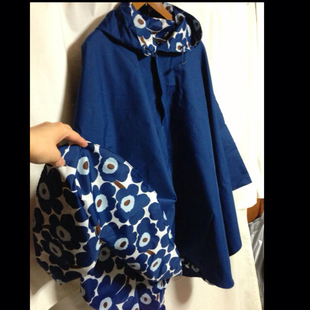 新品】マリメッコ Unikko レインポンチョ ブラック ×ダーク