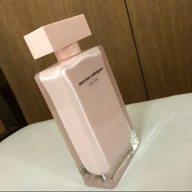 narciso rodriguez(ナルシソロドリゲス)の値下げ！ナルシソ ロドリゲス フォーハー オードパルファム 100ml コスメ/美容の香水(香水(女性用))の商品写真