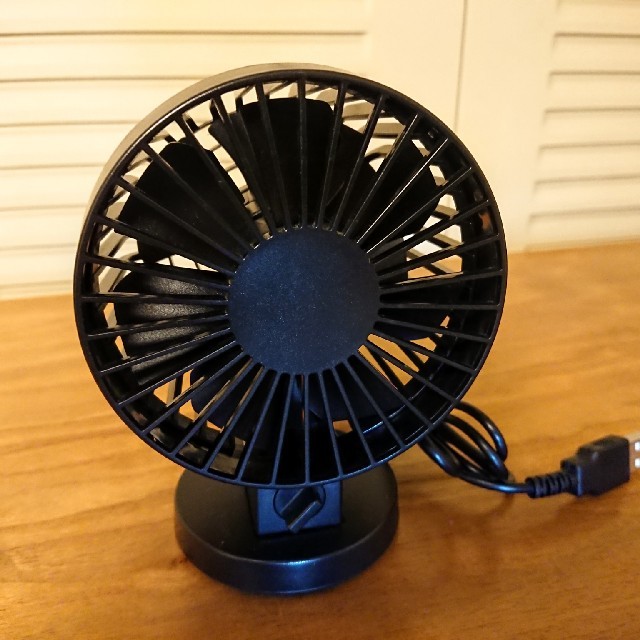 MUJI (無印良品)(ムジルシリョウヒン)の美品 無印良品 USBデスクファン（低騒音ファン）ブラック スマホ/家電/カメラの冷暖房/空調(扇風機)の商品写真