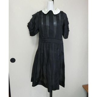 マークバイマークジェイコブス(MARC BY MARC JACOBS)の新品　MARC JACOBS マークジェイコブス　黒いシルクの半袖ワンピース 4(ひざ丈ワンピース)