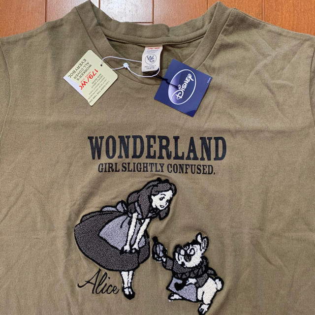 ふしぎの国のアリス(フシギノクニノアリス)の新品☆ ニコルクラブＷＧディズニーのアリスインワンダーランドボアＴシャツ レディースのトップス(Tシャツ(半袖/袖なし))の商品写真