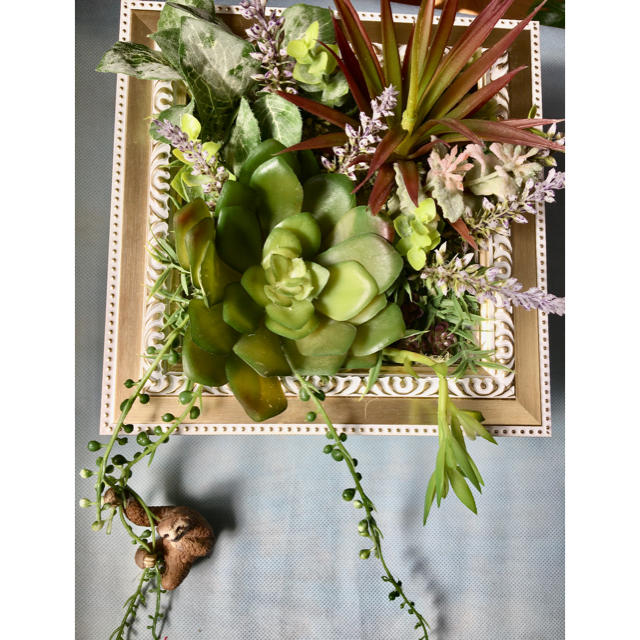 ウォールグリーン多肉植物とナマケモノ(フェイクグリーン) ハンドメイドのインテリア/家具(インテリア雑貨)の商品写真