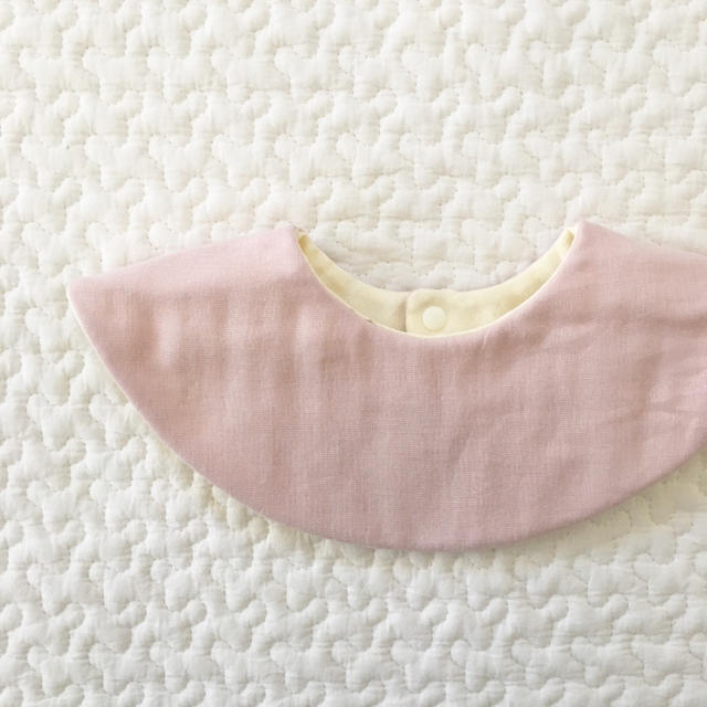 当店だけの限定モデル ◯ハンドメイド◯つけ襟みたいなまんまるスタイ リバティ フェリシテ ◯ハンドメイド◯つけ襟みたいなまんまるスタイ リバティ フェリシテ