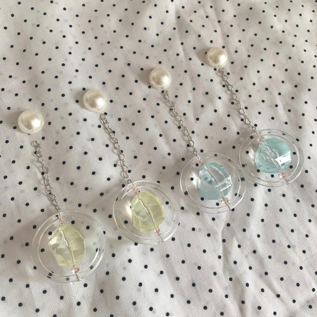 Santa Monica(サンタモニカ)のyellow__blue pierce ハンドメイドのアクセサリー(ピアス)の商品写真