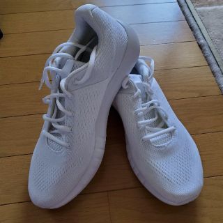 アンダーアーマー(UNDER ARMOUR)のUNDER ARMOUR アンダーアーマーホワイト　スニーカー26.5 新品(スニーカー)