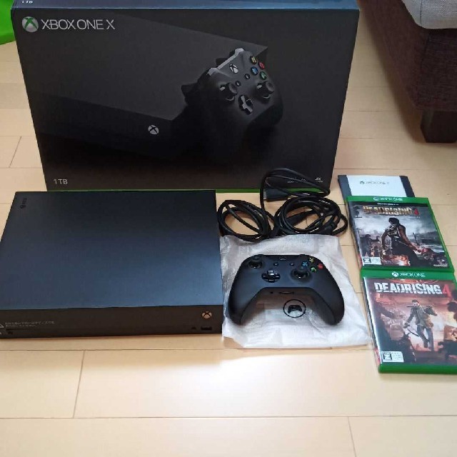 Xbox(エックスボックス)のXbox one x　中古美品　ソフト無し エンタメ/ホビーのゲームソフト/ゲーム機本体(家庭用ゲーム機本体)の商品写真